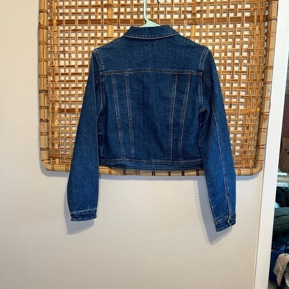 Chiqle medium wash waist crop denim jean jacket size medium - Picture 7 of 8